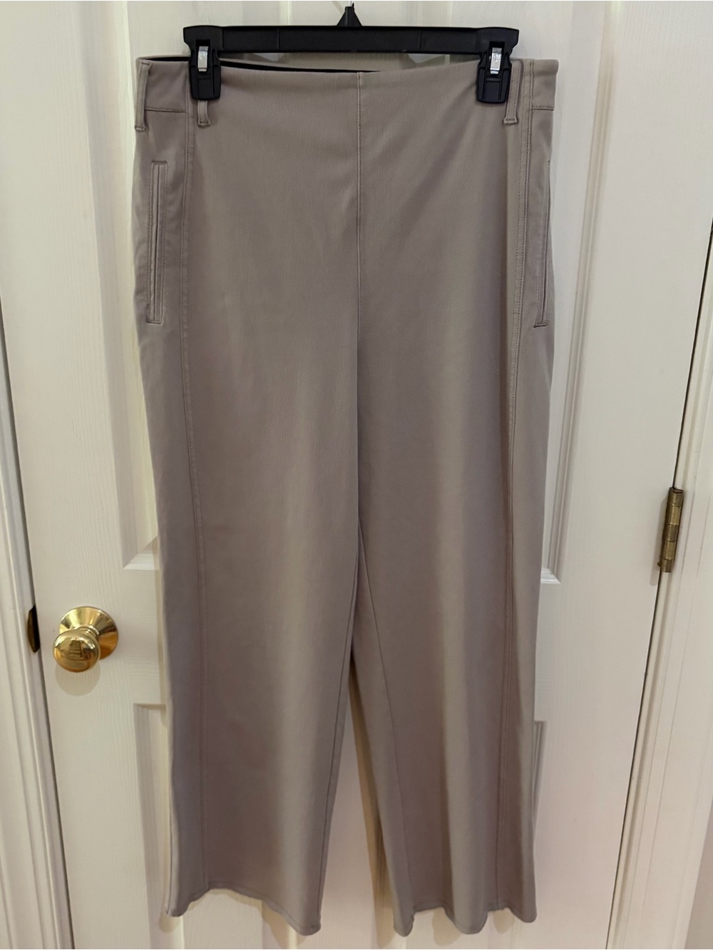 Lyssé New York Cropped Straight Leg Pants Taupe Beige Size Large Pull-On Stretch